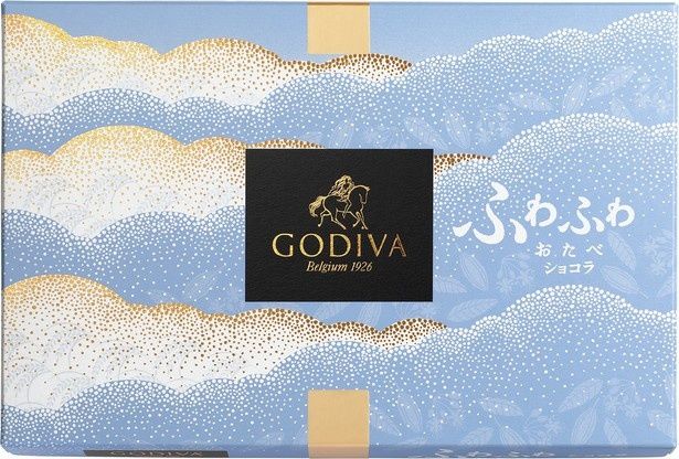 伝統柄の雲紋と金箔押しをあしらった空色と黒のバイカラーパッケージ