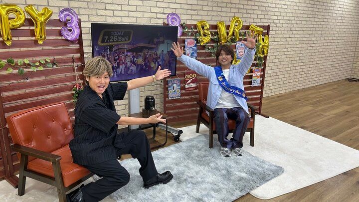【写真・画像】仲村宗悟38歳を森久保祥太郎がお祝い！170万円ギターと8000円ピックに大興奮『声優と夜あそび』 1枚目