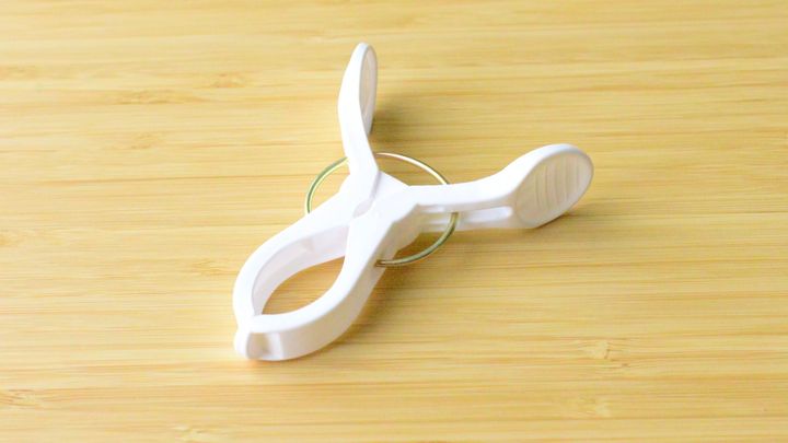 【100均】洗濯ばさみ6選！大きいものや学校用に便利なひも付きも紹介