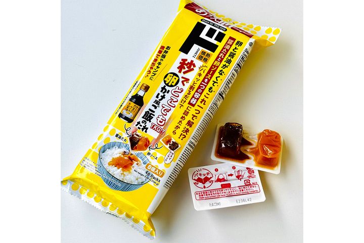 中身を出せる小さなパック容器が入っている