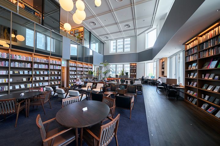 「TSUTAYA BOOKSTORE MARUNOUCHI」店内