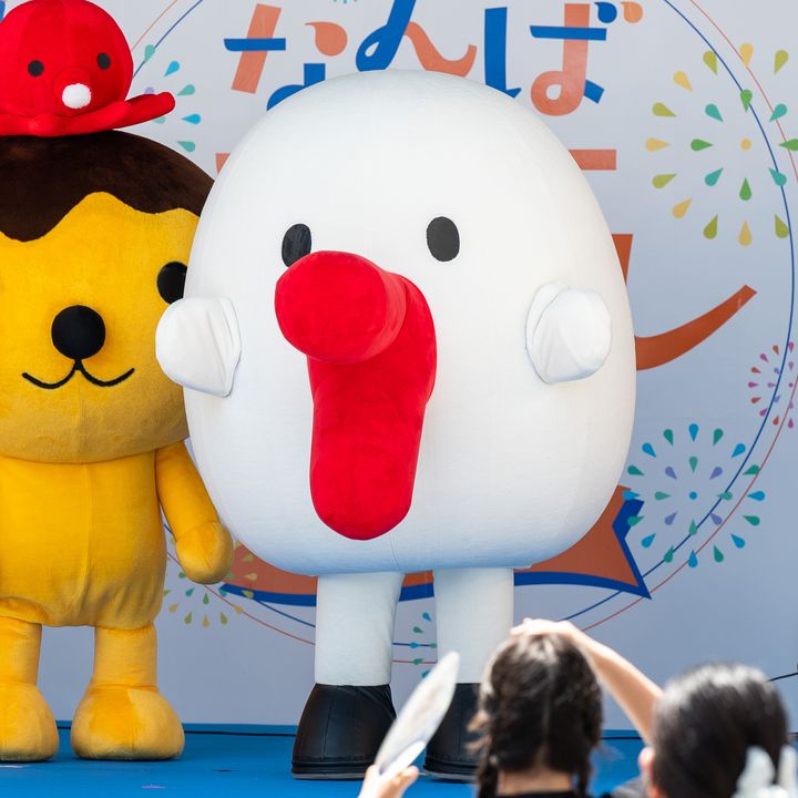 まっ白なからだに赤いくちばしの関西テレビのハチエモン