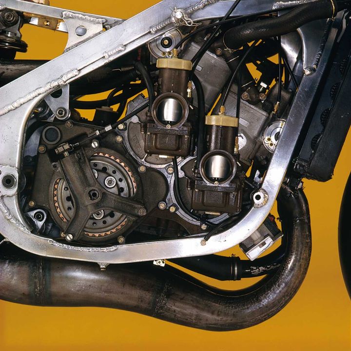 1983年型スズキRGΓが目指した究極の軽さとは？ GP500最後のワークスマシンが残した技術革命