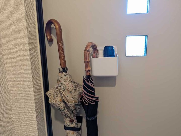 ダイソー 歯ブラシチューブスタンド（バス用マグネット）使用例