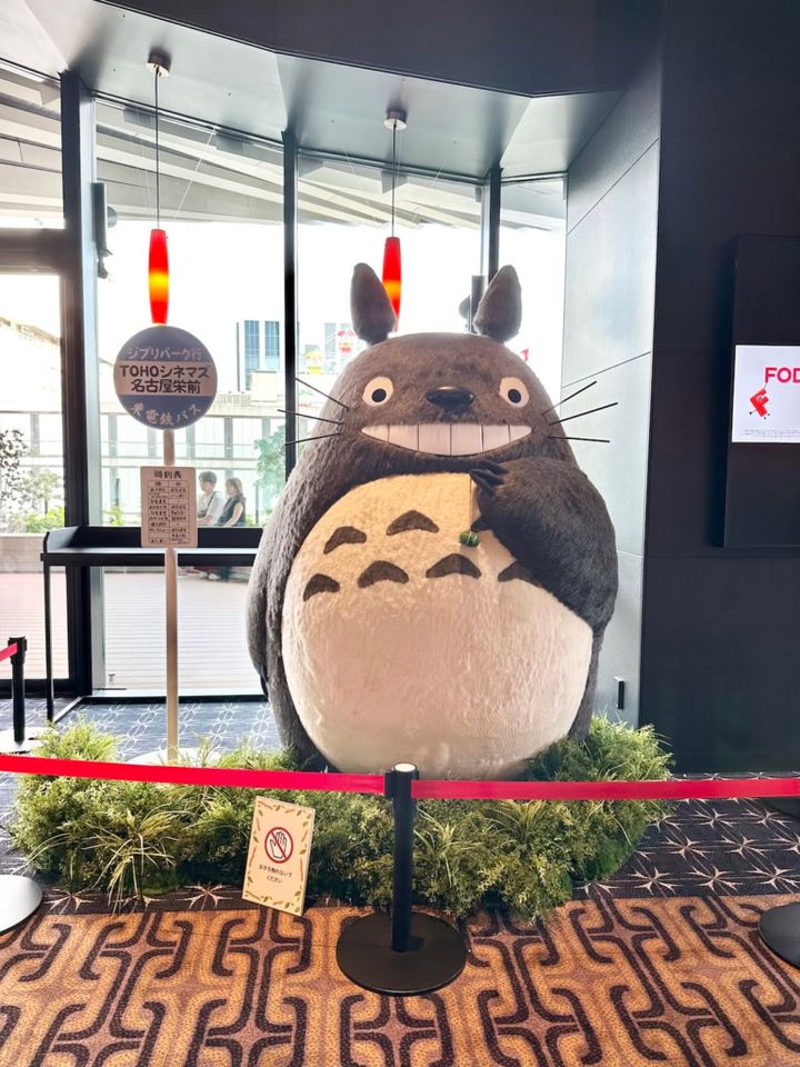 「TOHOシネマズ」の入り口にはトトロが