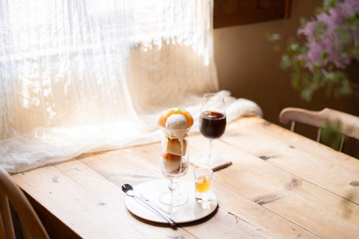 季節のパフェを味わいに♪ アンティークに囲まれて、時間を忘れて過ごしたくなるカフェ／浅草「annorum cafe」
