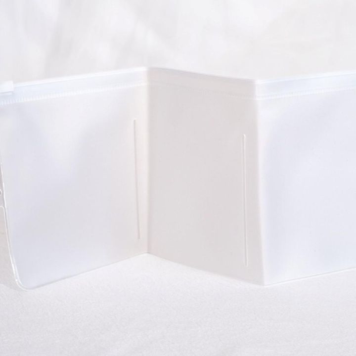 画像: ポケットは3つに分かれている
