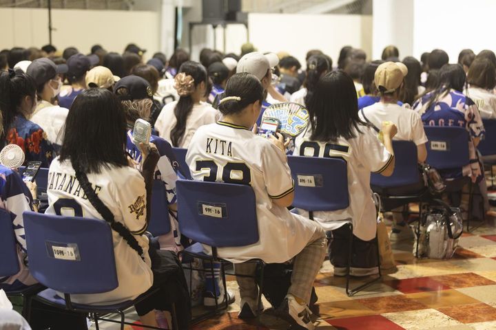 画像1: (C)西本友