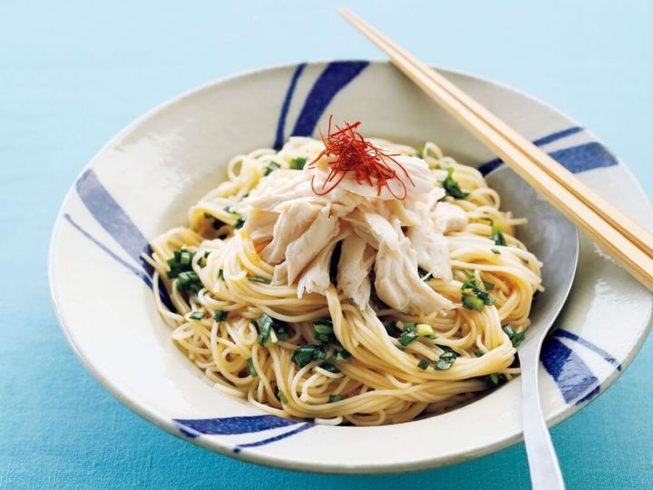市瀬悦子さん「蒸し鶏のにらだれあえ麺」のレシピ