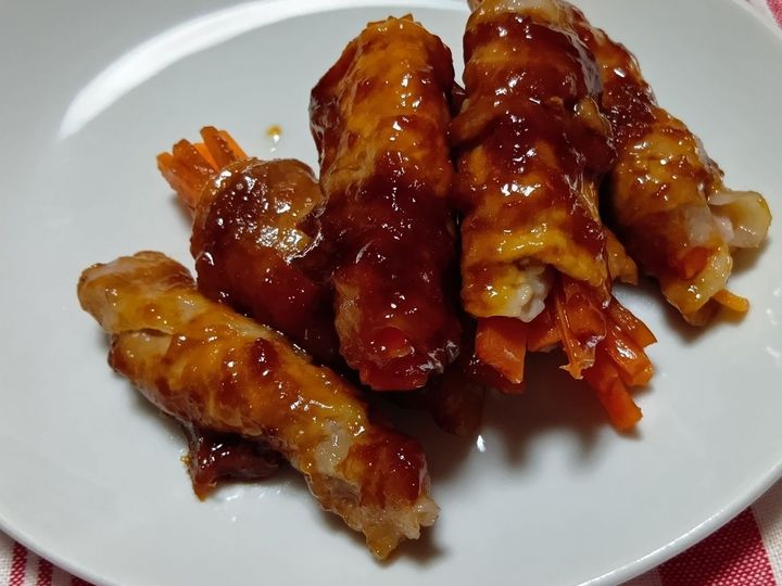 暑い日はレンジにおまかせ！豚しゃぶ肉とにんじんのくるくる巻き甘辛煮