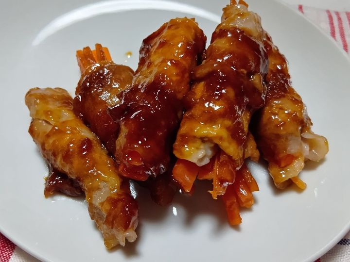 暑い日はレンジにおまかせ！豚しゃぶ肉とにんじんのくるくる巻き甘辛煮