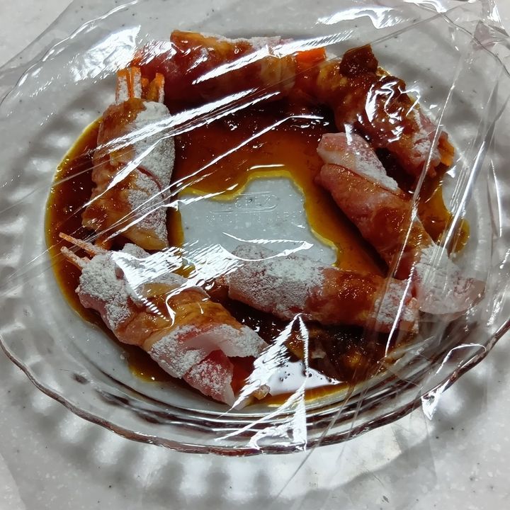 暑い日はレンジにおまかせ！豚しゃぶ肉とにんじんのくるくる巻き甘辛煮