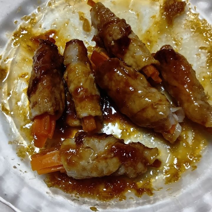 暑い日はレンジにおまかせ！豚しゃぶ肉とにんじんのくるくる巻き甘辛煮