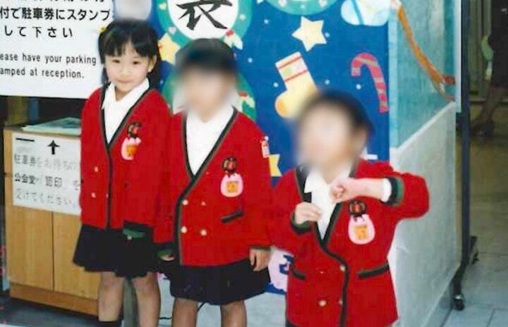 【写真・画像】29歳美人経営者、幼少期の家族写真に涙「いっぱい教育にお金かけてくれた。サラリーマン家庭なのに」 1枚目