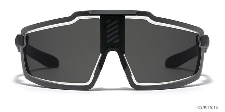 液晶調光フィルム技術を採用し、周囲の光の強さに応じてレンズカラーが自動で変化。