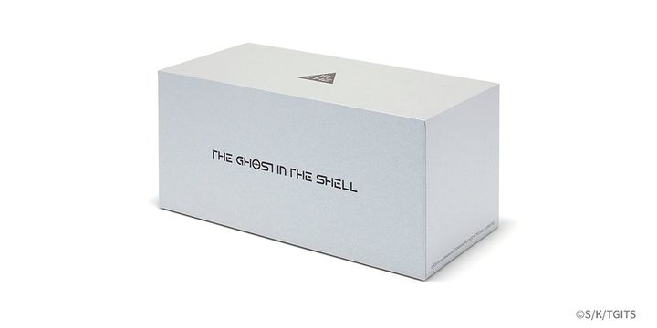 専用ケースやグラスコード、原作者・士郎正宗氏のイラストへのオマージュを取り入れたオリジナルセリートも付属する。