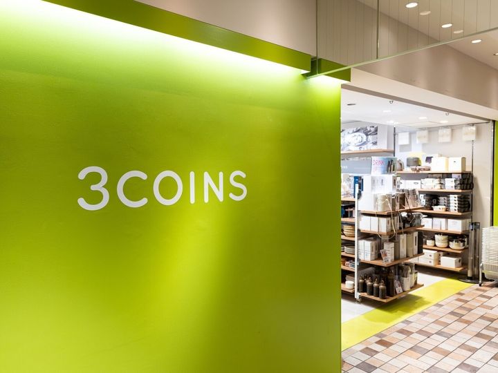 3COINSの「洗濯物カバー」は、雨やほこりから洗濯物を守りながら目隠しにもなるアイテムです。日差しや視線が気になるベランダの悩みを解決してくれると、公式Xでも反響を呼んでいます。
