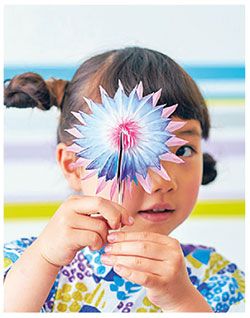 【夏祭りごっこ】ハチの巣みたいな立体のお花「でんぐり紙の花」を手づくり！ 暑い日はおうちで楽しもうの画像9