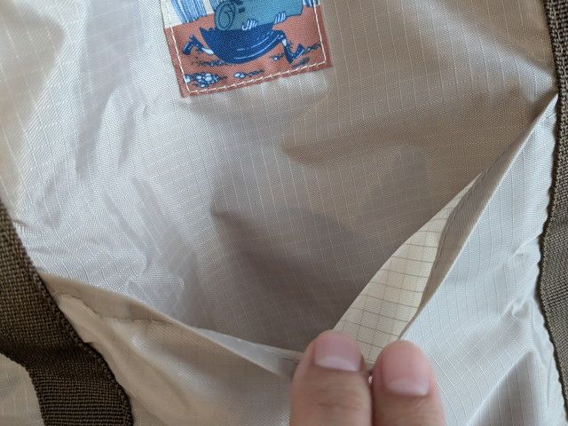 バッグの内側を覗いた写真