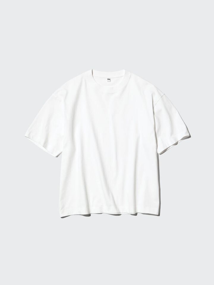 白いコットン素材のボクシーシルエットTシャツを平置きで撮影