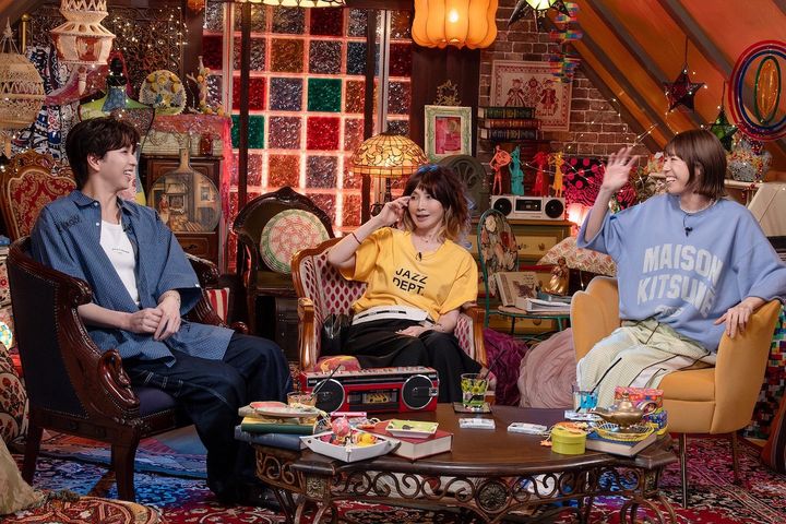 『オトナモラトリアム』より 左から塩崎太智（M!LK）、YOU、若槻千夏 （C）テレビ東京 width=