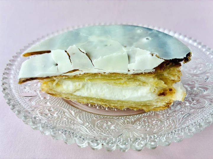 「カロリーの暴力！」「無限に食べれる！」【ファミマ】「ミルクとホワイトチョコのクイニーアマン」
