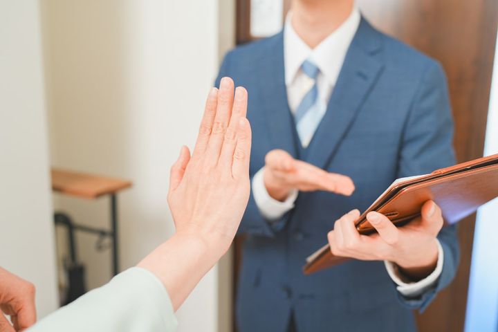 「無料査定」の言葉を信じた結果、祖母の大切な形見が……！世帯年収550万・52歳女性が負った“消えない傷”