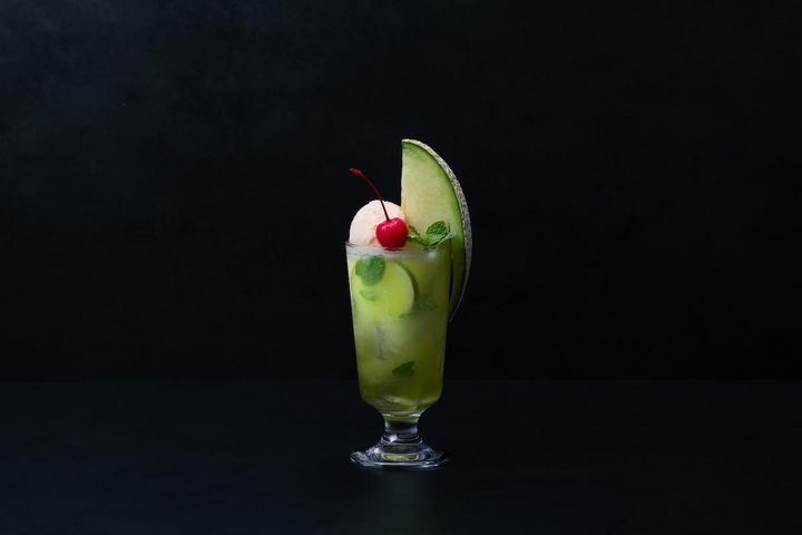 「専門店のメロンクリームソーダ」780円