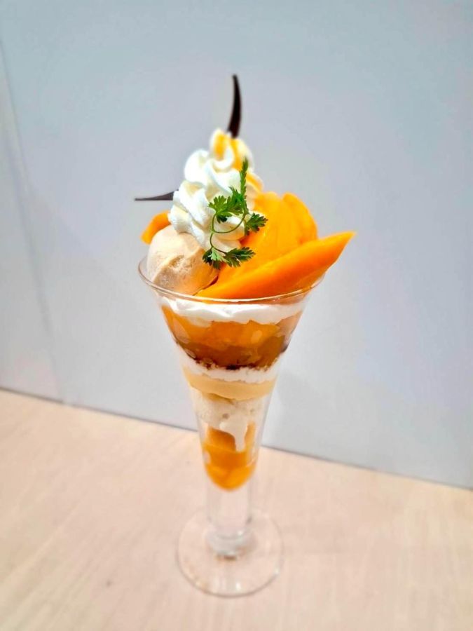 季節のフルーツを使ったパフェ（3000〜4500円）