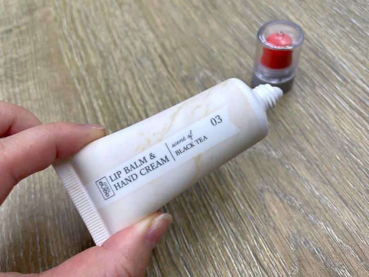 大理石調の高級感のあるパッケージ