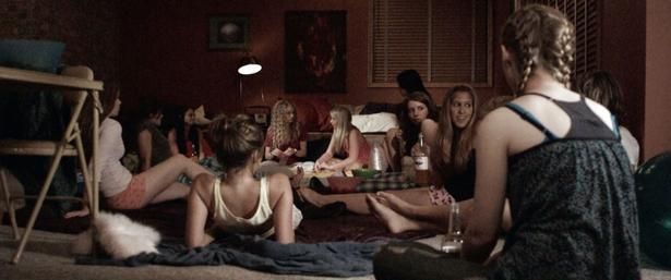 アメリカの夏休みの定番イベント、お泊まり会をテーマにしている『アメリカン・スリープオーバー』 [c]Sundance Selects/courtesy Everett Collection