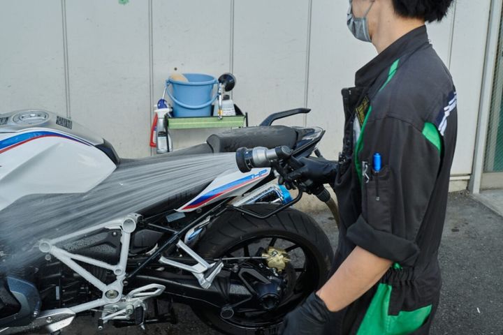 【プロ直伝】愛車長持ちの第一歩！2りんかんに学ぶ失敗しない「バイク洗車」6ステップ
