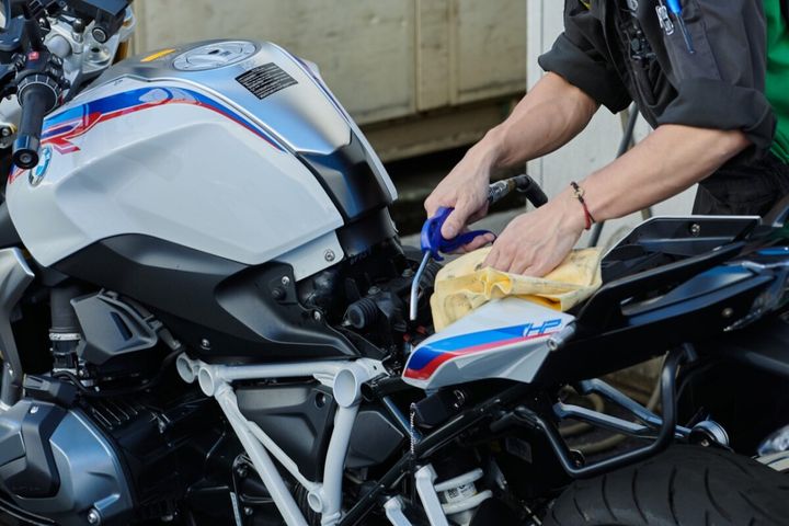【プロ直伝】愛車長持ちの第一歩！2りんかんに学ぶ失敗しない「バイク洗車」6ステップ