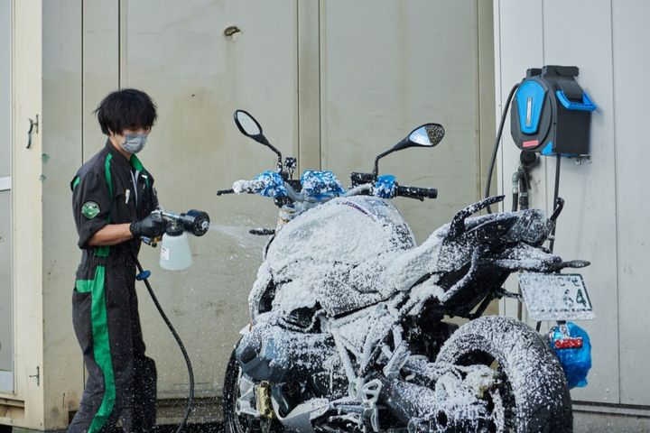 【プロ直伝】愛車長持ちの第一歩！2りんかんに学ぶ失敗しない「バイク洗車」6ステップ