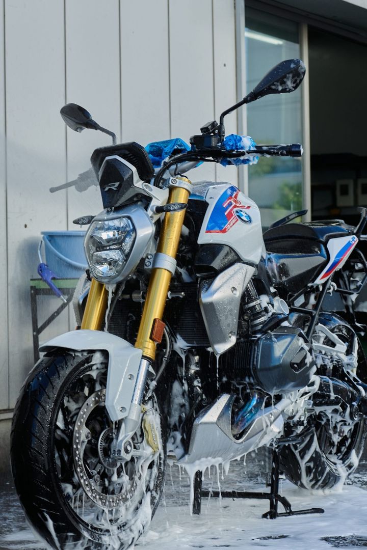 【プロ直伝】愛車長持ちの第一歩！2りんかんに学ぶ失敗しない「バイク洗車」6ステップ