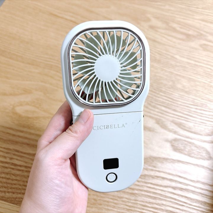 ハンディファンの風を当てるとキンキンに冷える