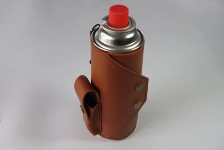 茶色いレザー調のCB缶カバーが装着されたガス缶