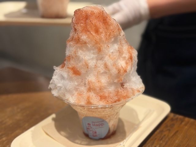 天然氷を使ったふわふわのかき氷を写した写真