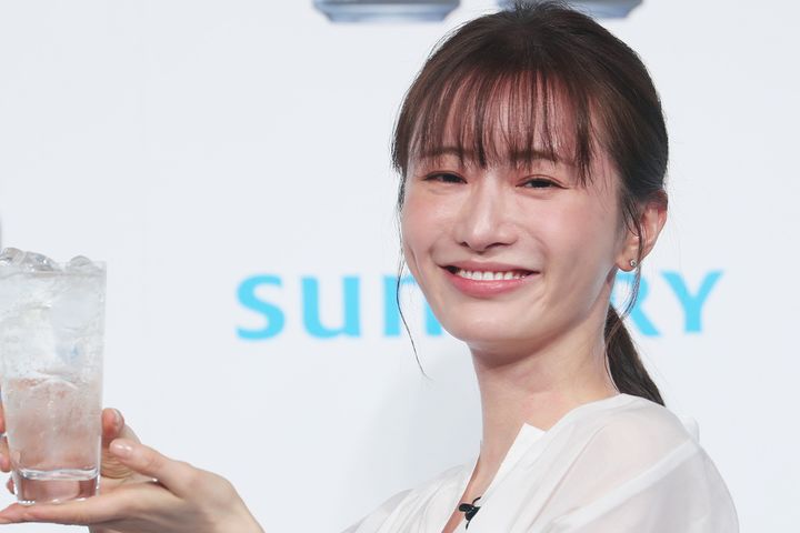松本まりかさん（2021年3月1日、時事）
