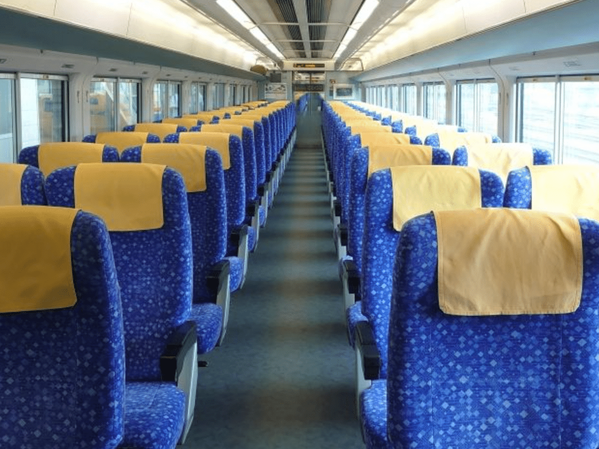 特急の指定席に向かうと…こちらを見てくる男性客→号車の間違いを指摘すると“男性の発言”に「呆れました」 | TRILL【トリル】