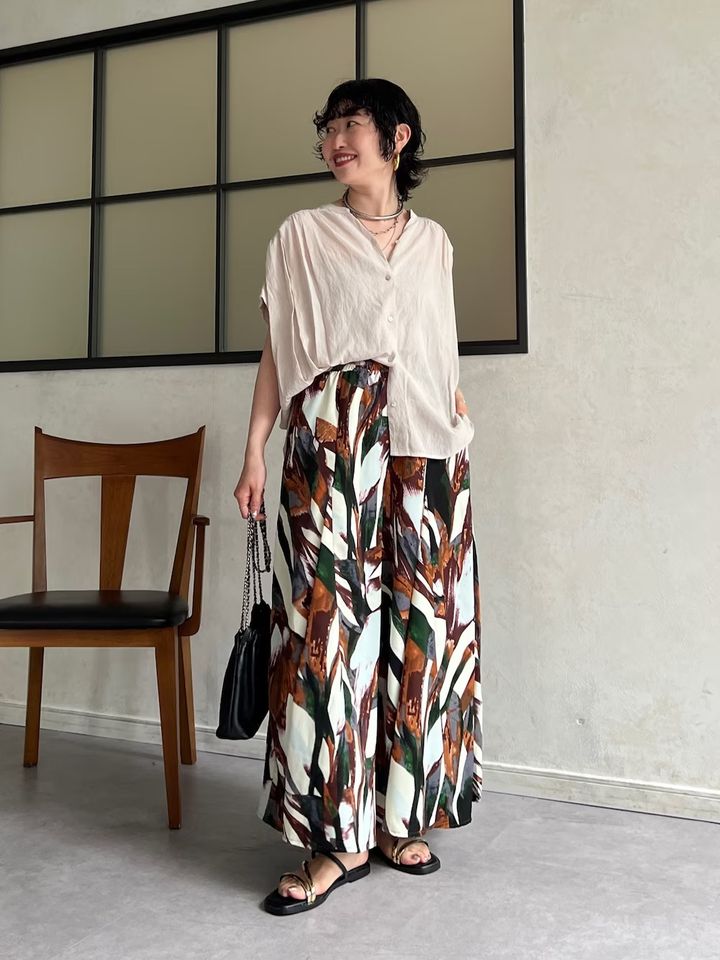 絵を選ぶ気持ちで楽しみたいアートな柄パンツ