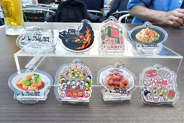 【福岡県福岡市】エビチリや酢豚などをモチーフにした「八仙閣オリジナルキーホルダーガチャ」登場