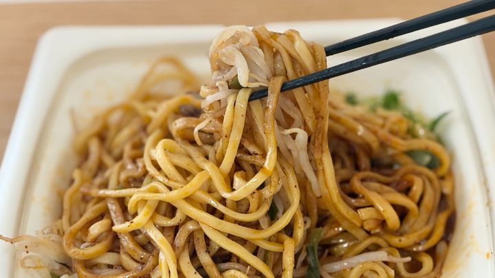 「あと2個追加で食べたい」【ファミマ】人気店監修のカラシビ麺って？