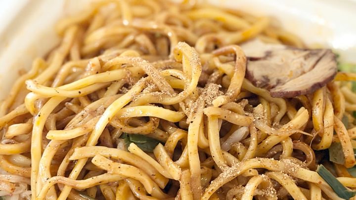 「あと2個追加で食べたい」【ファミマ】人気店監修のカラシビ麺って？