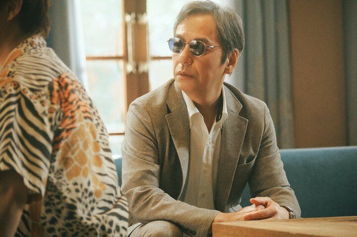【写真・画像】大御所俳優に4股不倫が発覚！？ 「賠償金ヤバそう」「自業自得」 女性陣が総批判の『バカンスの法則』第3話 1枚目