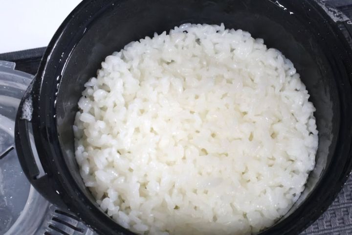ダイソー 「電子レンジ調理器 ご飯一合炊き」 ￥110