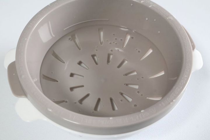 ダイソー 「電子レンジ調理器 半熟たまご風」 ￥110