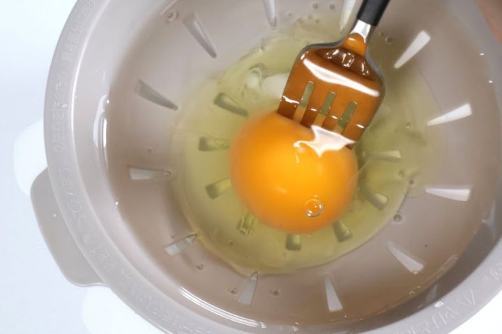 ダイソー 「電子レンジ調理器 半熟たまご風」 ￥110