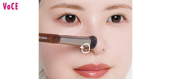 鼻の“皮脂毛穴”はくるくる塗り