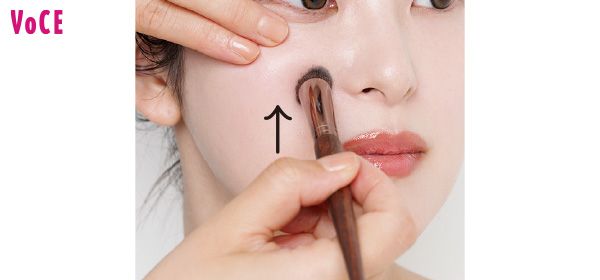 たるみ毛穴は“上はね塗り”を